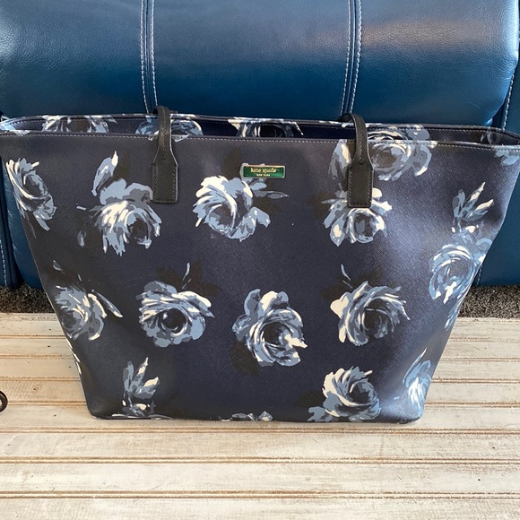kate spade Handbags - Kate Spade Shore Street Night Rose bag